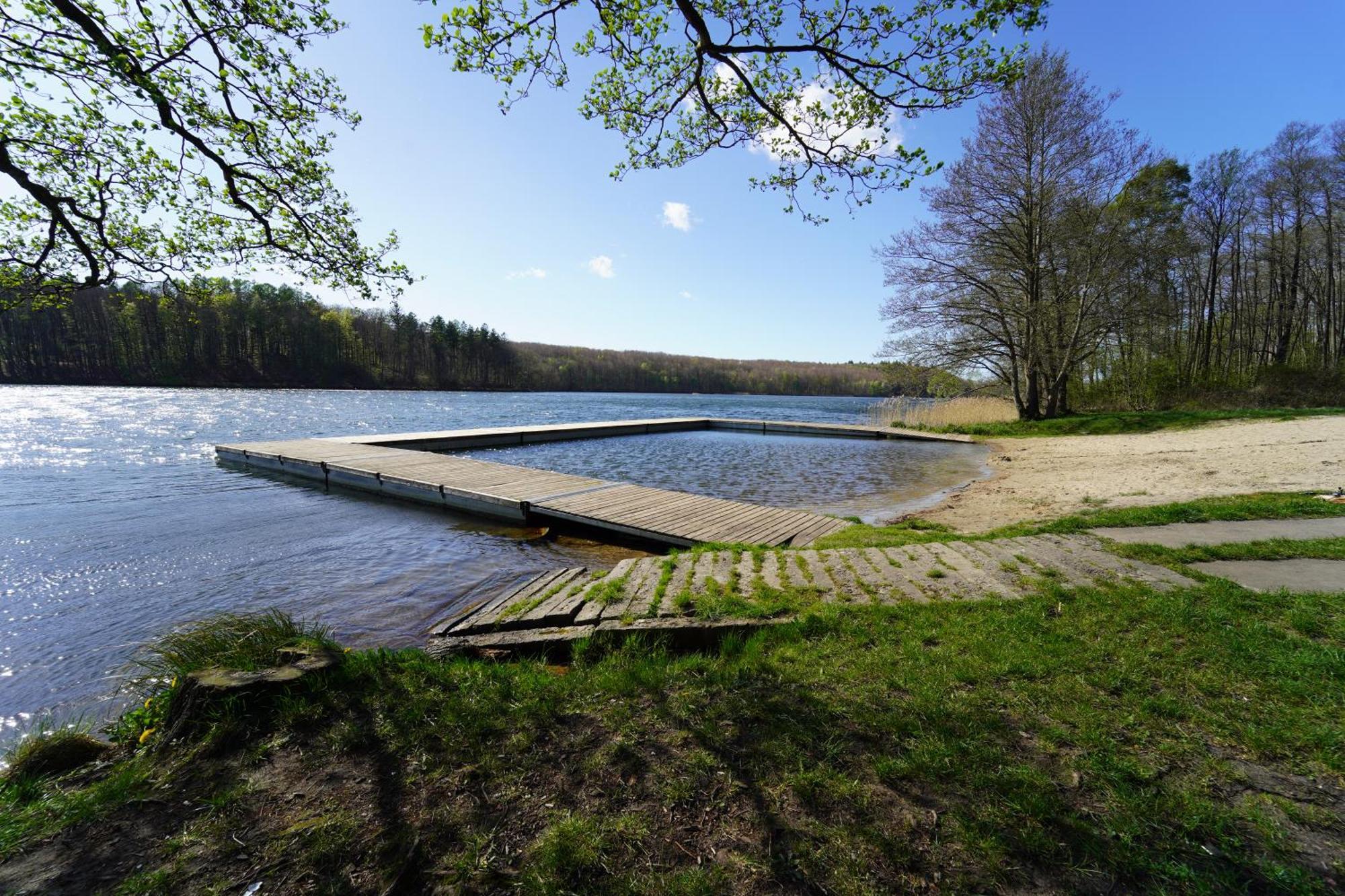 Dom Wypoczynkowy Lesny Zakatek Nad Jeziorem Gościno Exterior foto