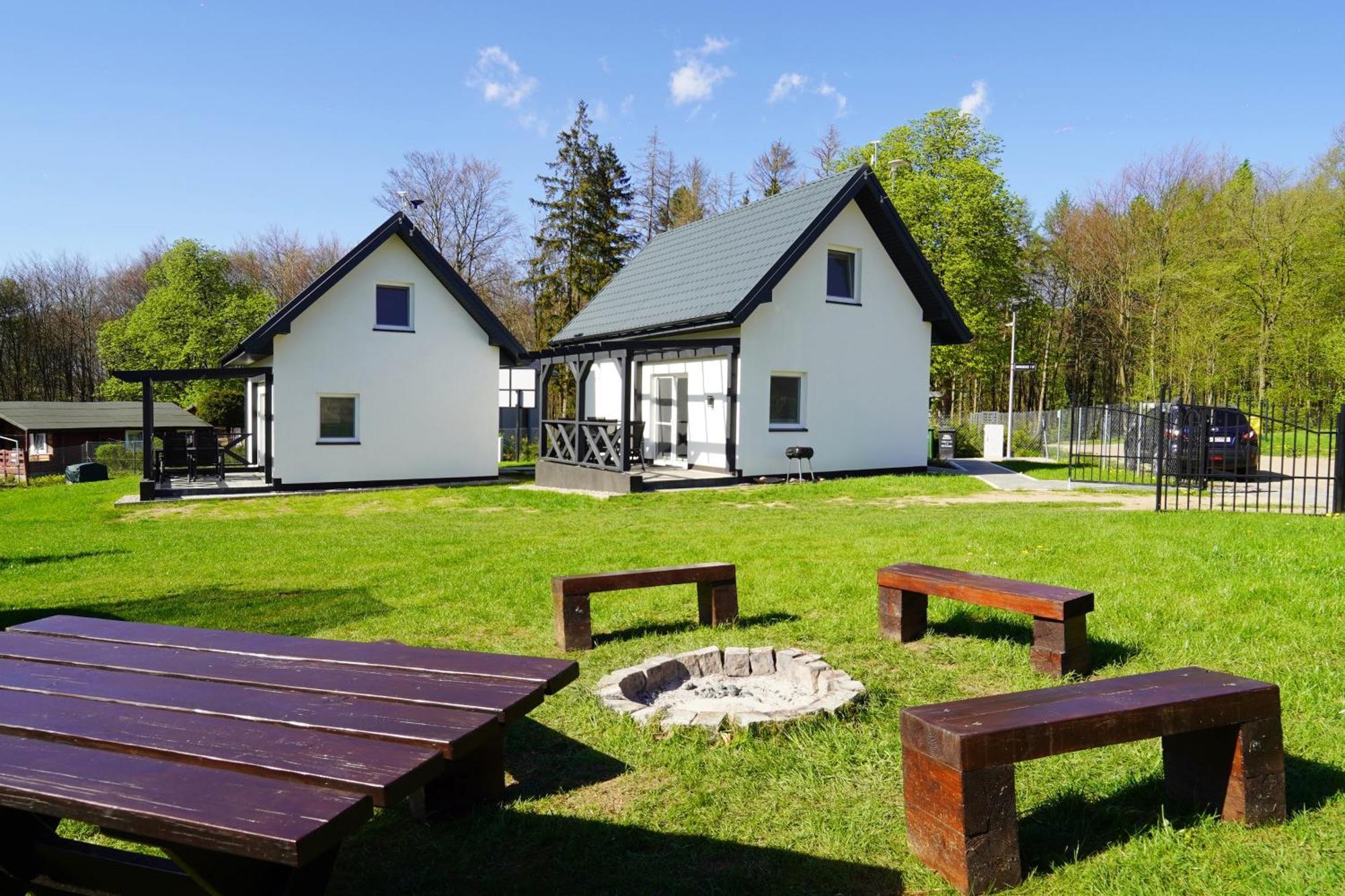 Dom Wypoczynkowy Lesny Zakatek Nad Jeziorem Gościno Exterior foto